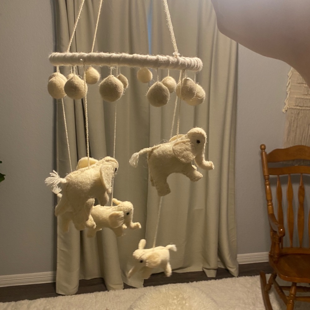 Beautiful handmade Wool Elephant Baby Mobile - Picture 6 of 9